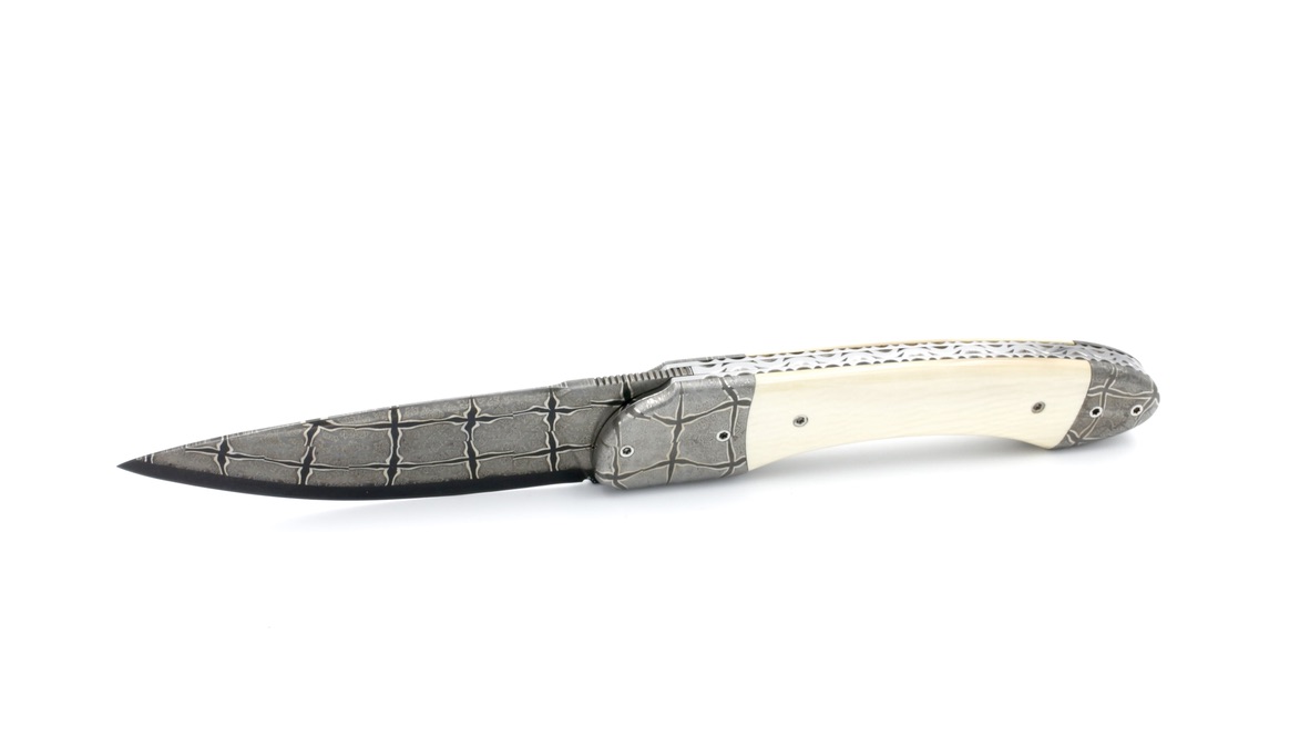 Philippe Soeuvre le Vault de lugny Mammutelfenbein Mosaikdamast Klinge