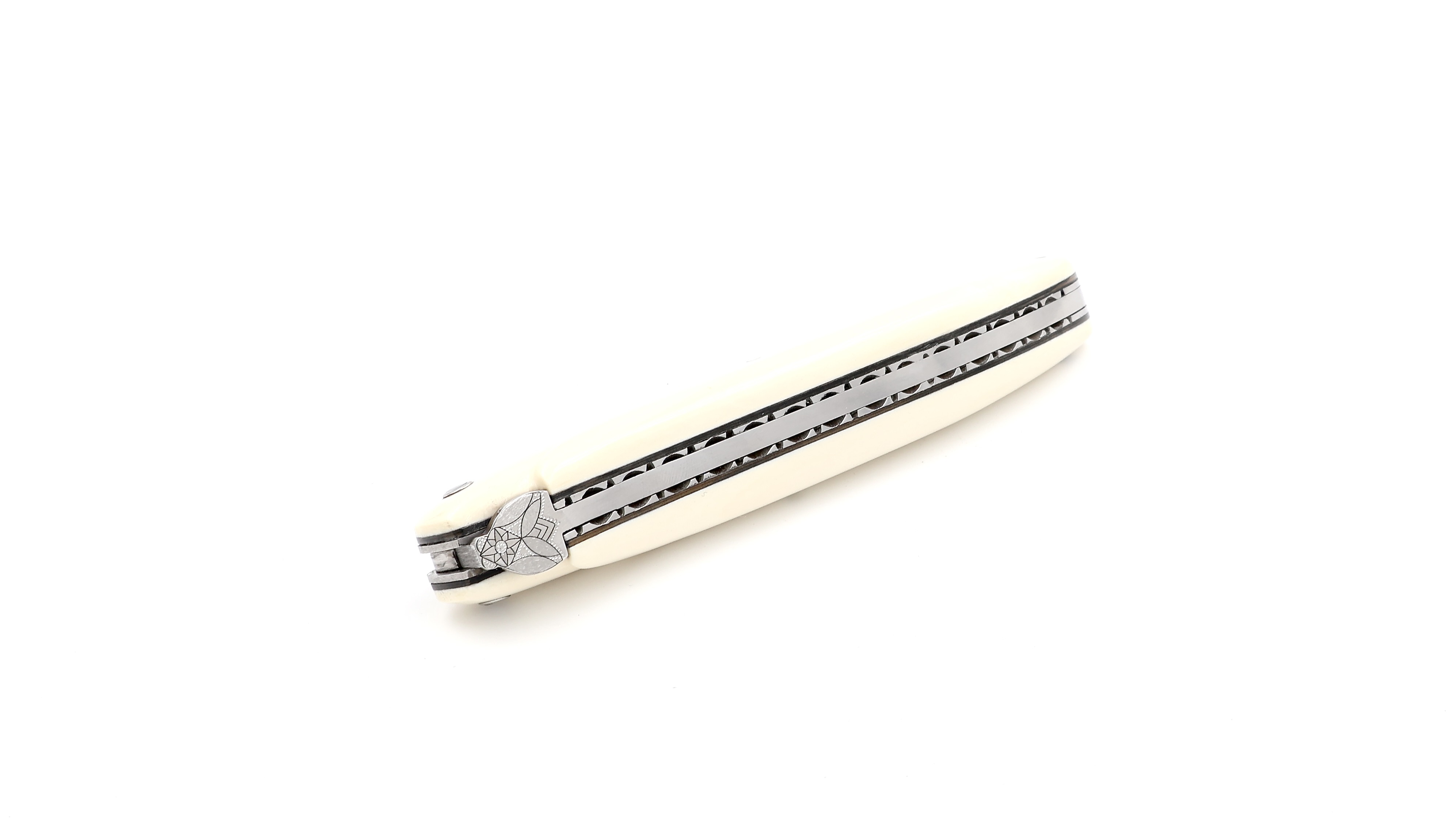 Laguiole en Aubrac Bienenkönigin Mammutelfenbein guillochiert massiver Griff 12 cm
