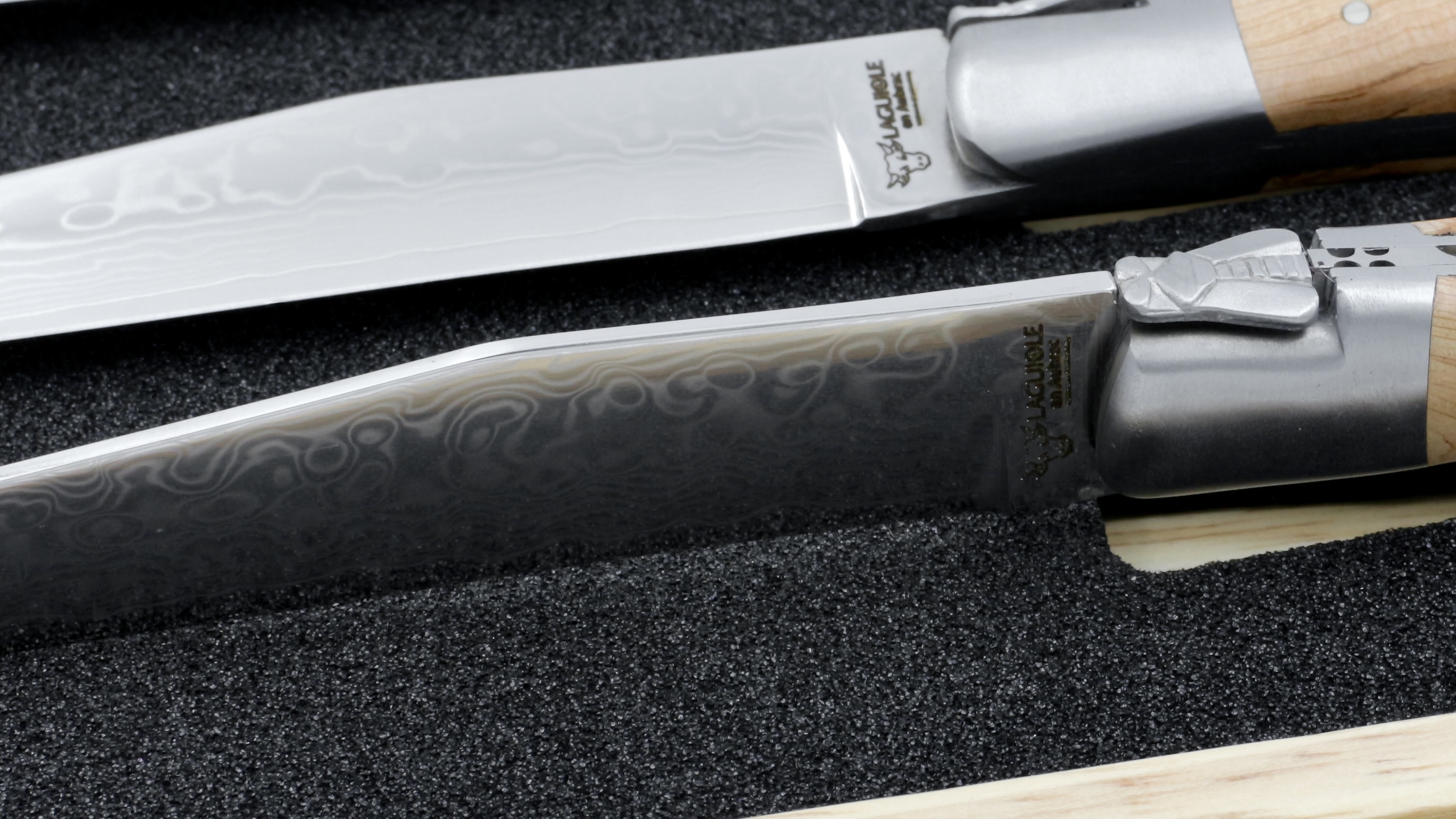 Laguiole en Aubrac Laguiole Steakmesser Wacholder mit VG10 Damastklinge Set 2-tlg.