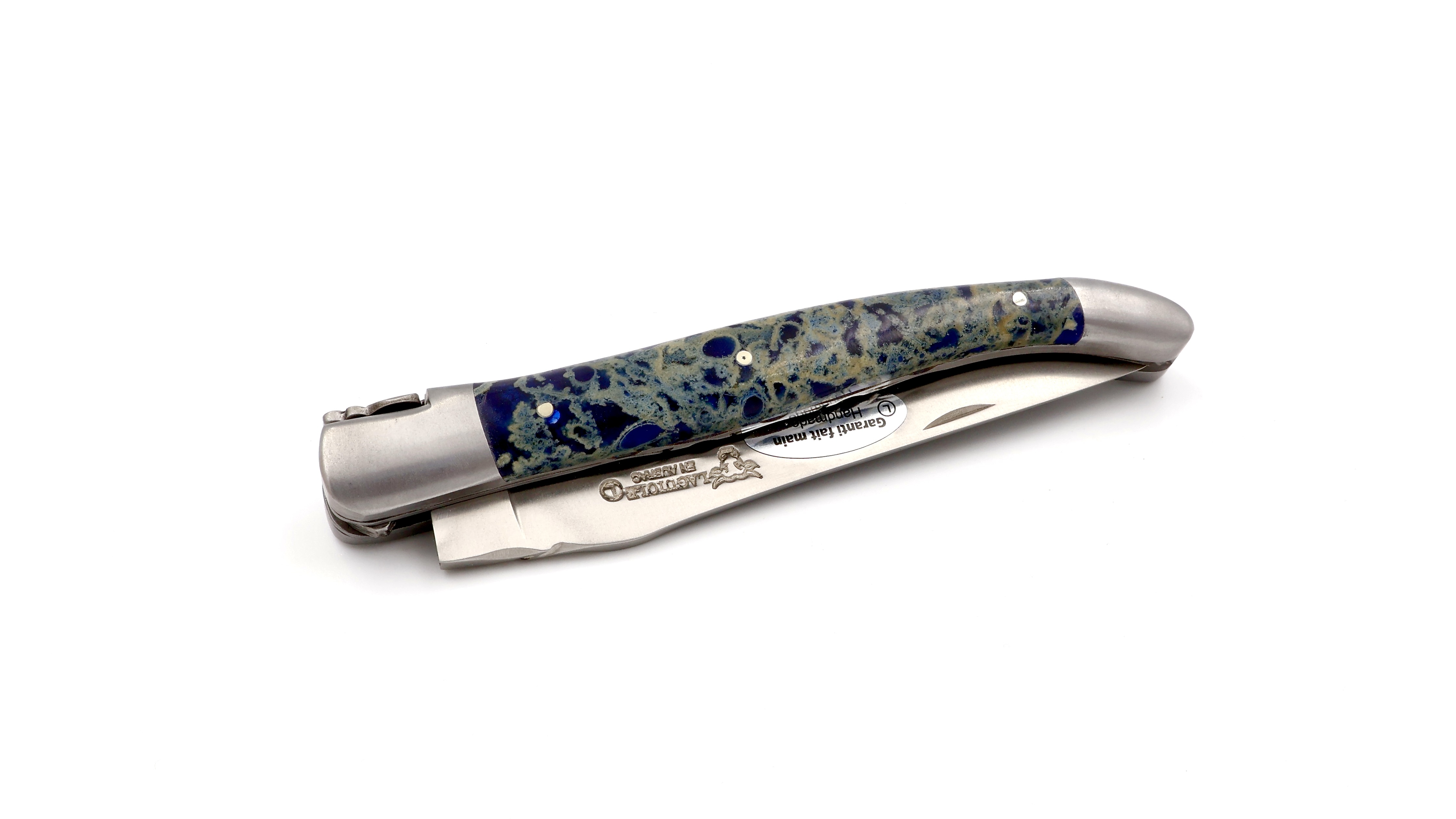 Laguiole en Aubrac Laguiole knife blue lavastone doubelplates 12 cm Laguiole en Aubrac Laguiole knife blue lavastone doubelplates 12 cm