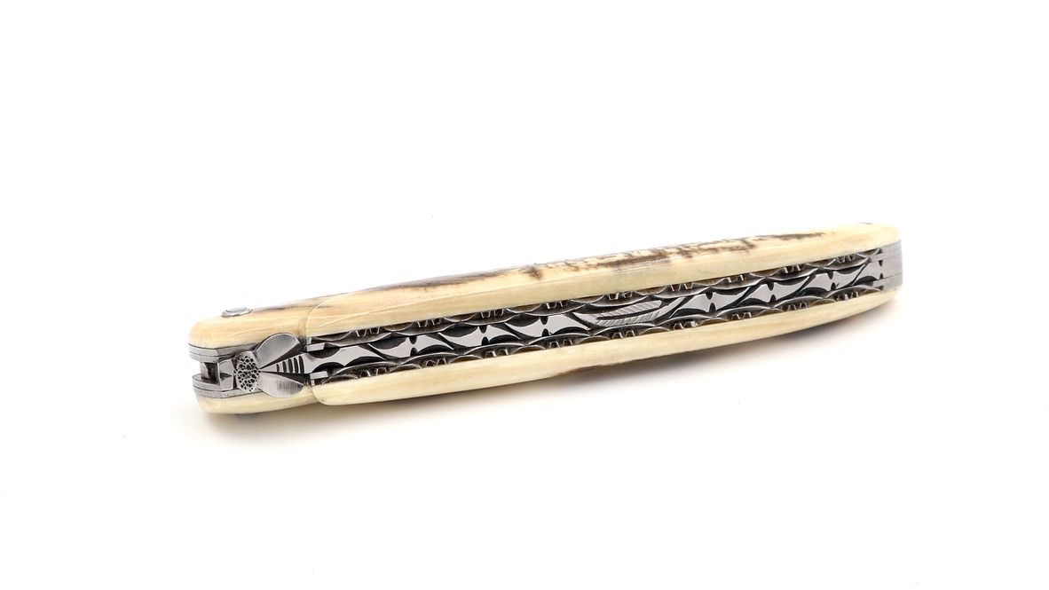 Laguiole en Aubrac damascus mammoth croute full handle with double plates 12 cm shiny