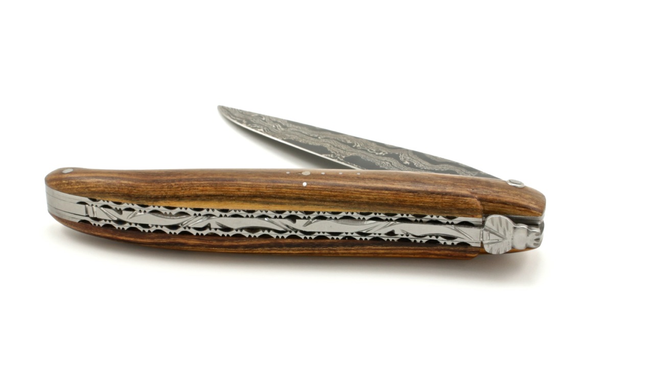 Laguiole en Aubrac double plates knife full handle Pistazio wood 12 cm damascus