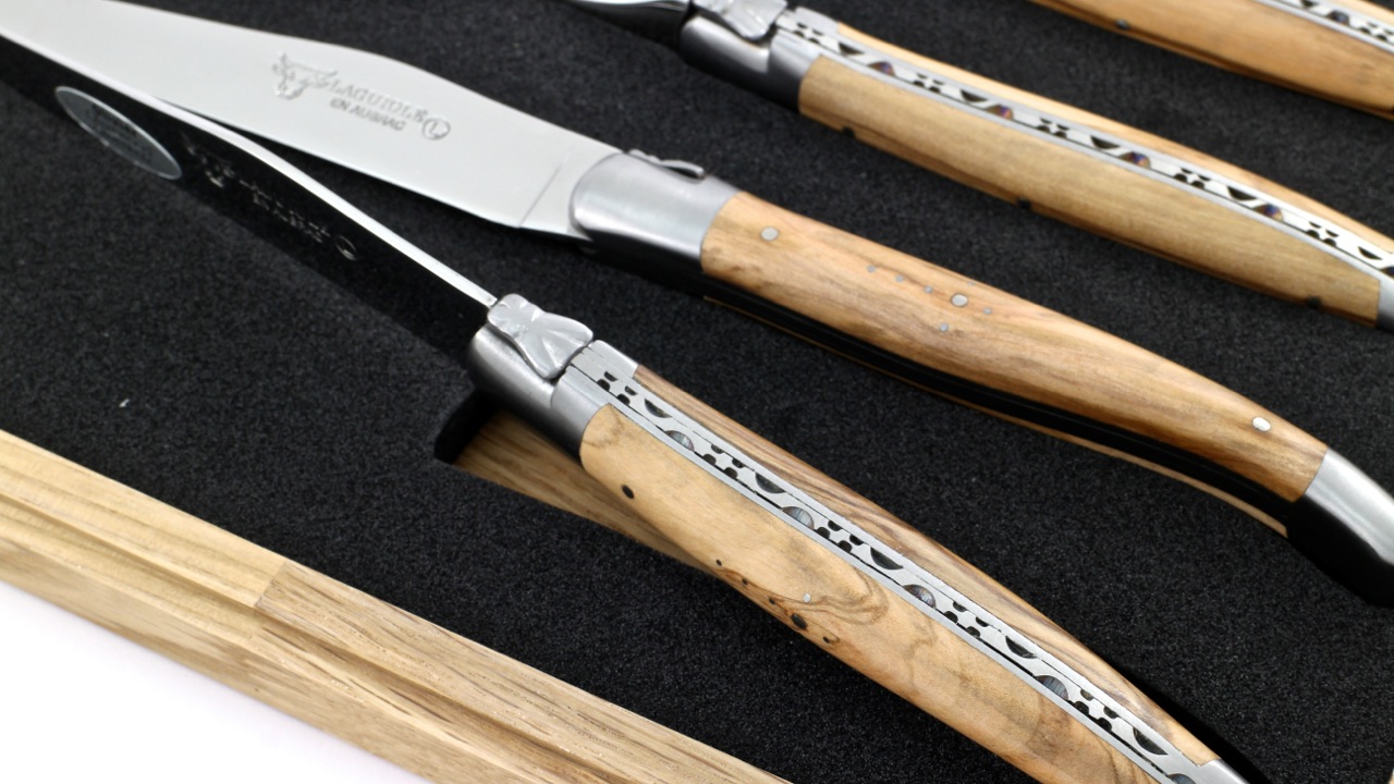 Laguiole en Aubrac Laguiole cutlery Olive wood 2 knives and 2 forks