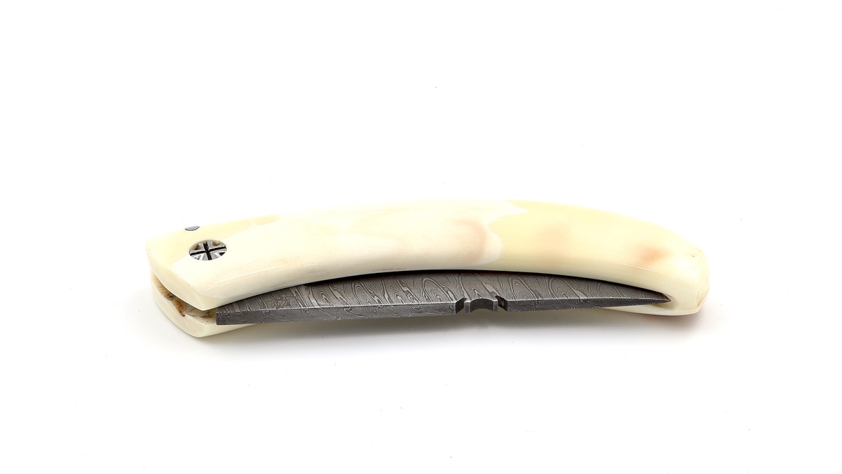 Coutellerie du Lotus Cornicciolu Wüstenwarzenschwein Elfenbein Twisted-Damast 