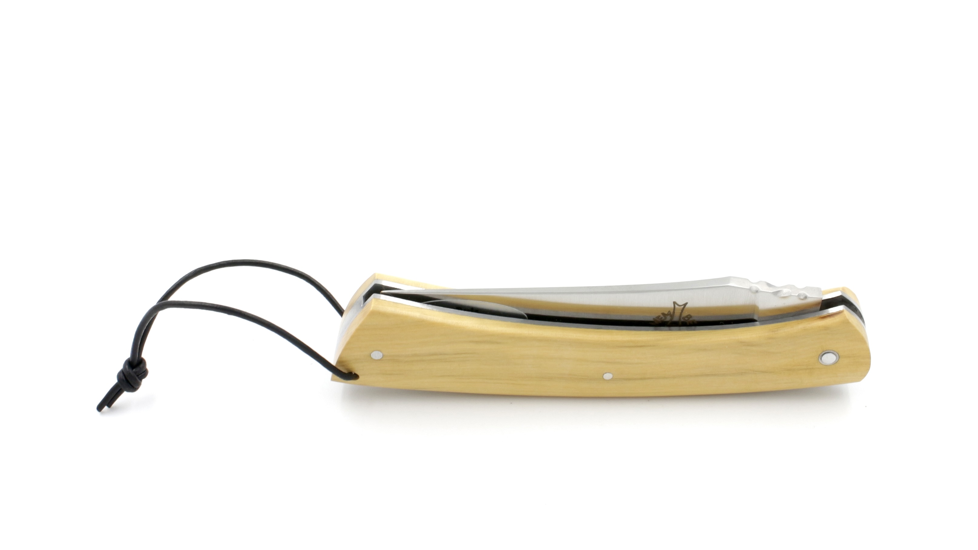 Laguiole en Aubrac Le CAMEMBERT guillochiert Buchsbaum