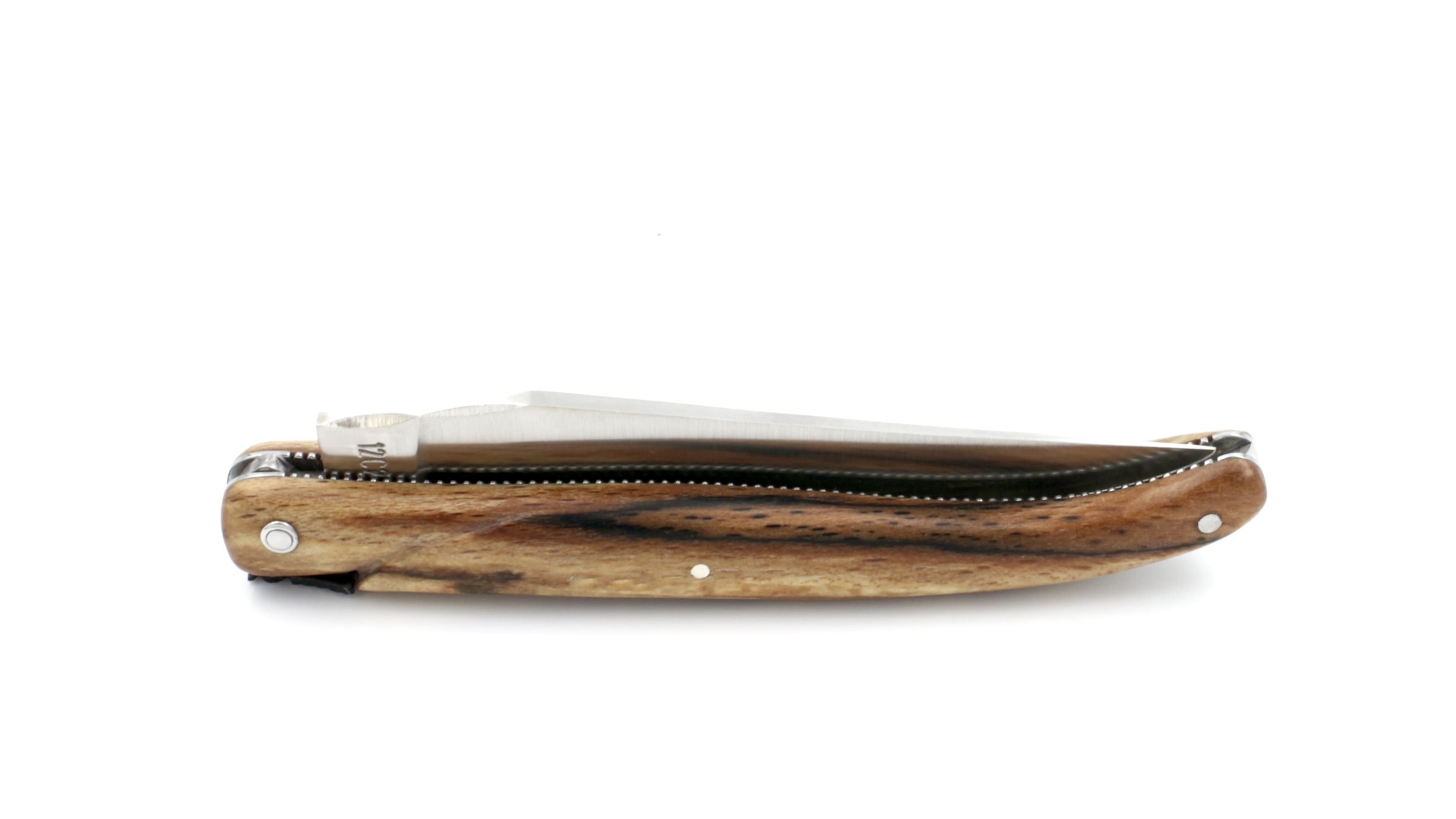 Laguiole en Aubrac aubrac wood pearl full handle chisled plates 12 cm
