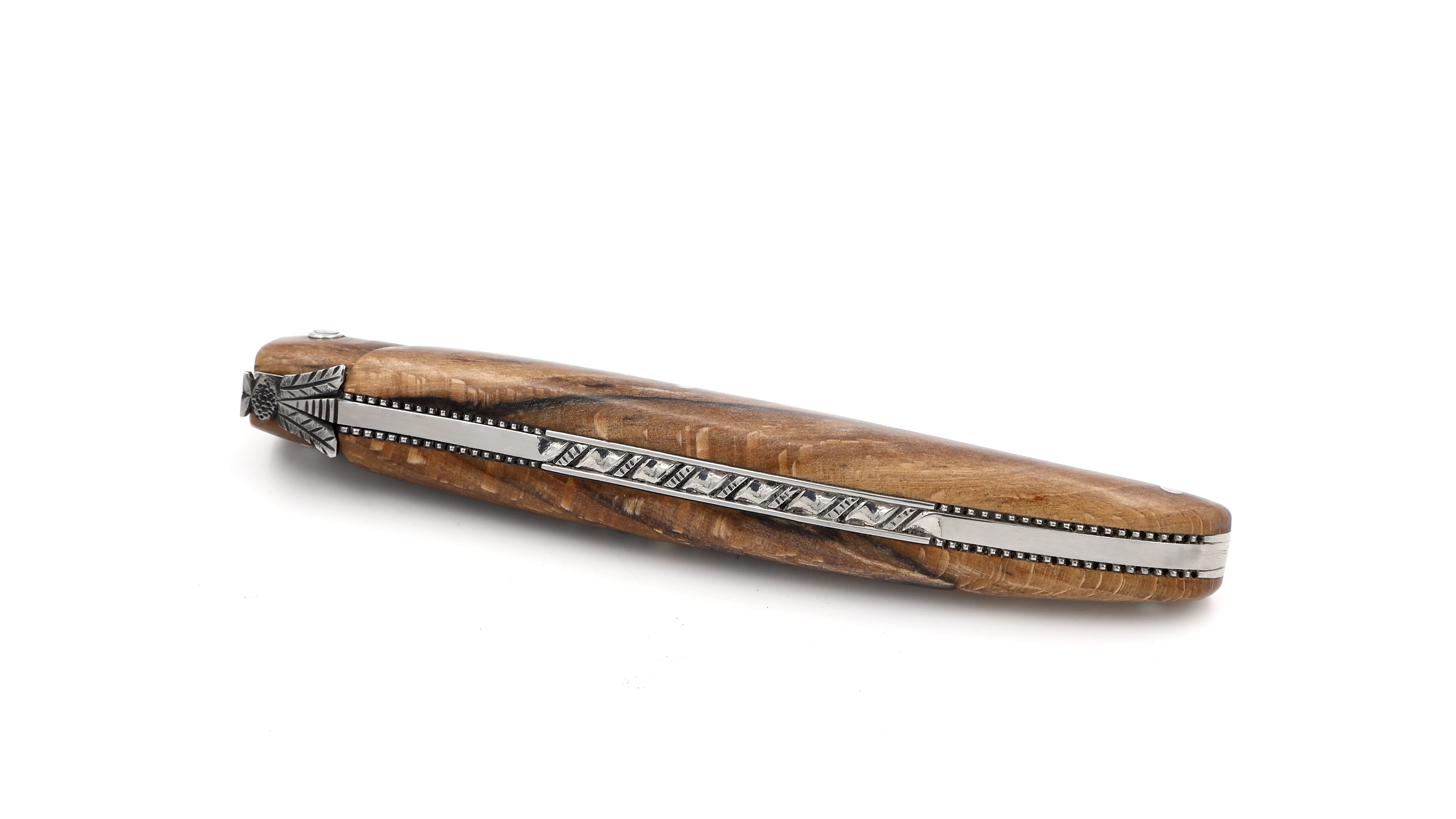 Laguiole en Aubrac aubrac wood pearl full handle chisled plates 12 cm