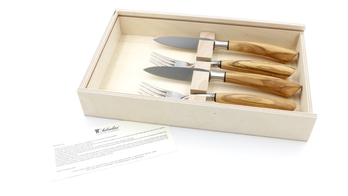 Saladini 2 Steak knives 2 forks olive wood set for two persons