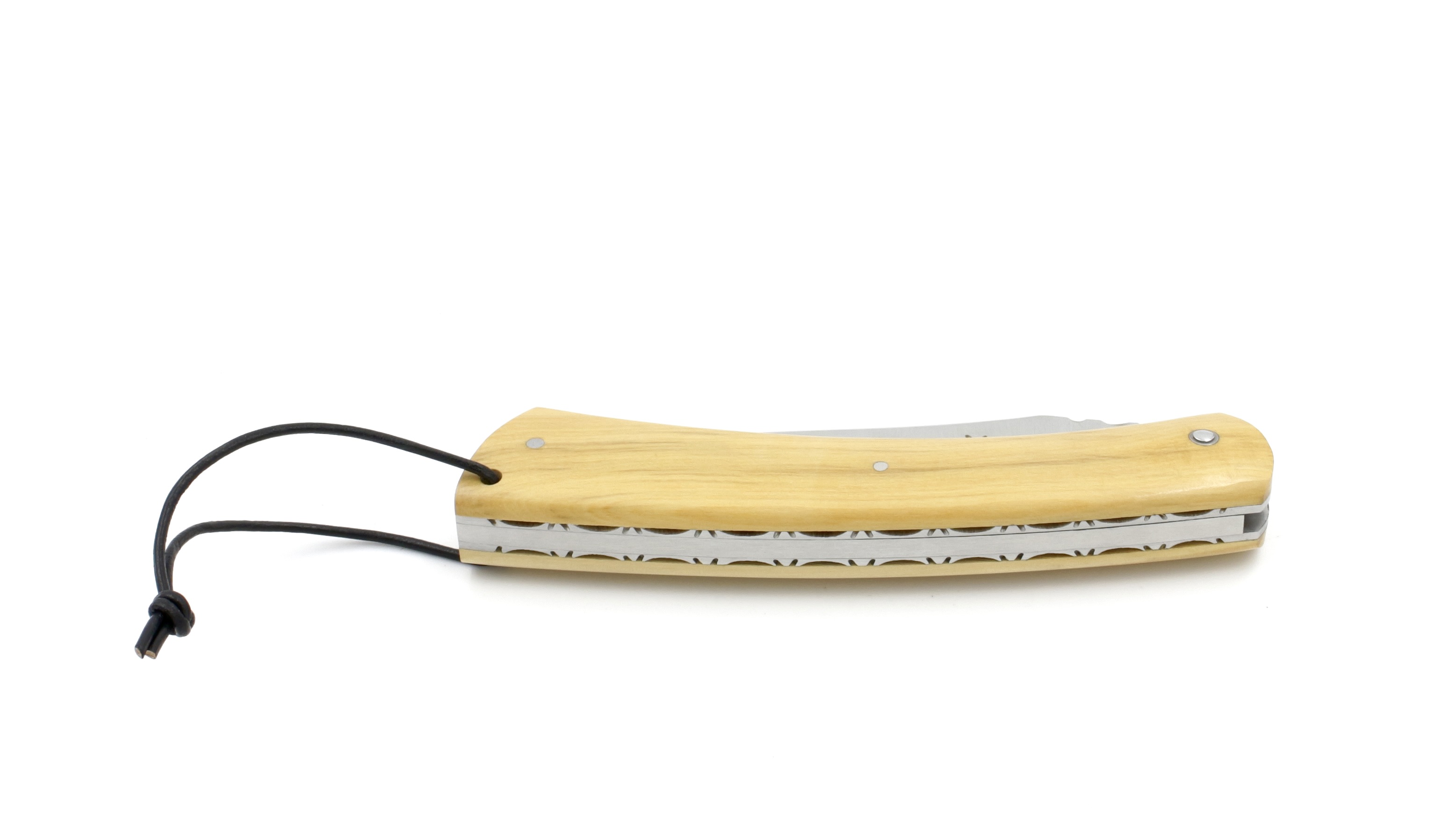 FE16CA09-B1A6-4B2C-AE00-C0D0572B3BB7_1_201_a Laguiole en Aubrac CAMEMBERT knife boxwood with guillochage