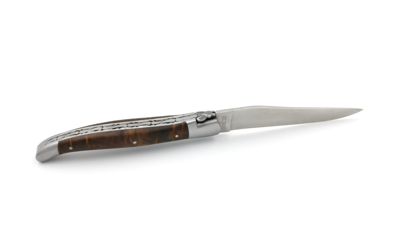 Laguiole en Aubrac laguiole knife chiseled plates laurel wood12 cm