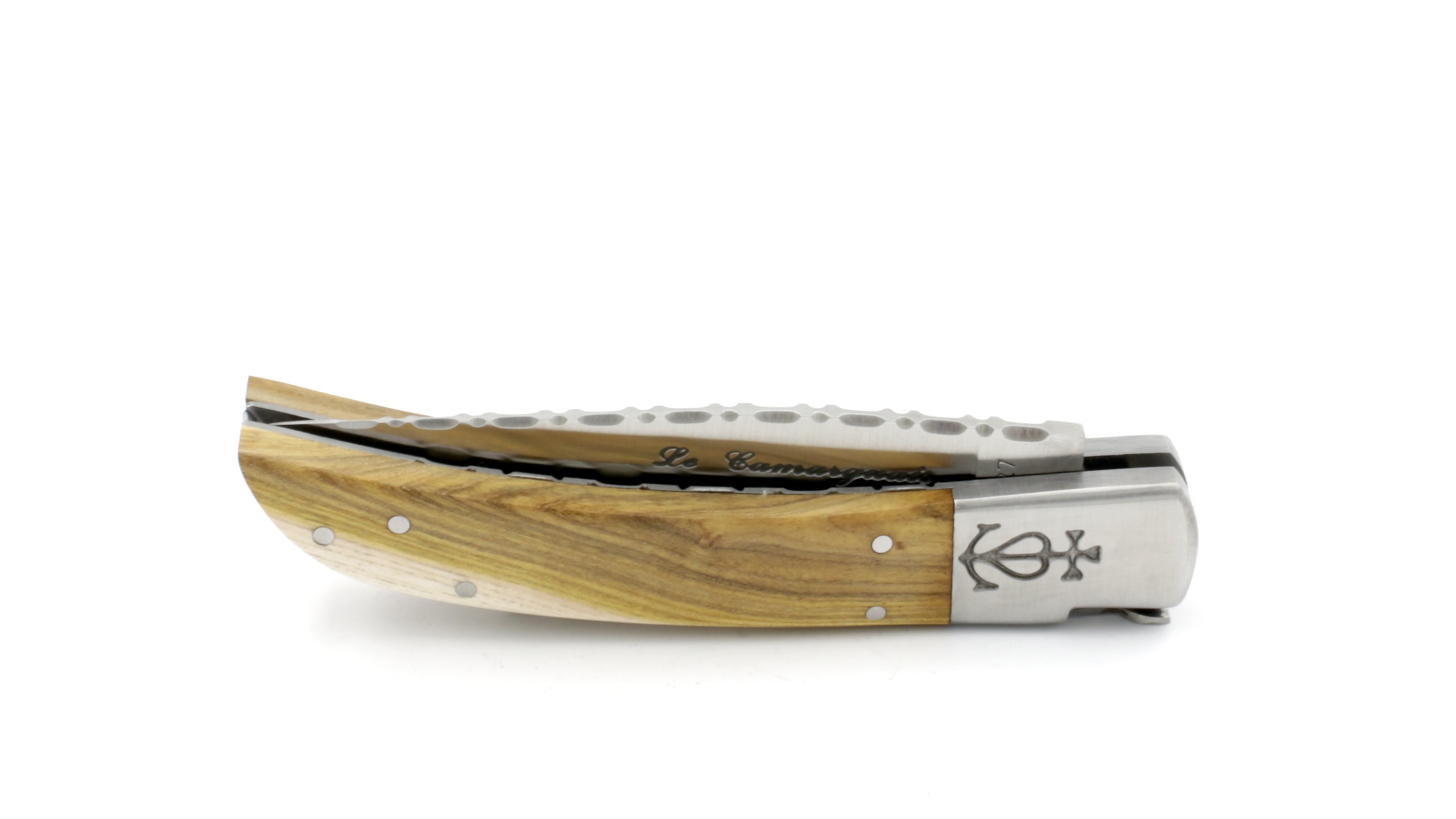 0AADD486-2D66-4CBD-8685-B656AEBAE2ED_1_201_a Le Camarguais knife stag horn with chiseled plates and blade 12 cm