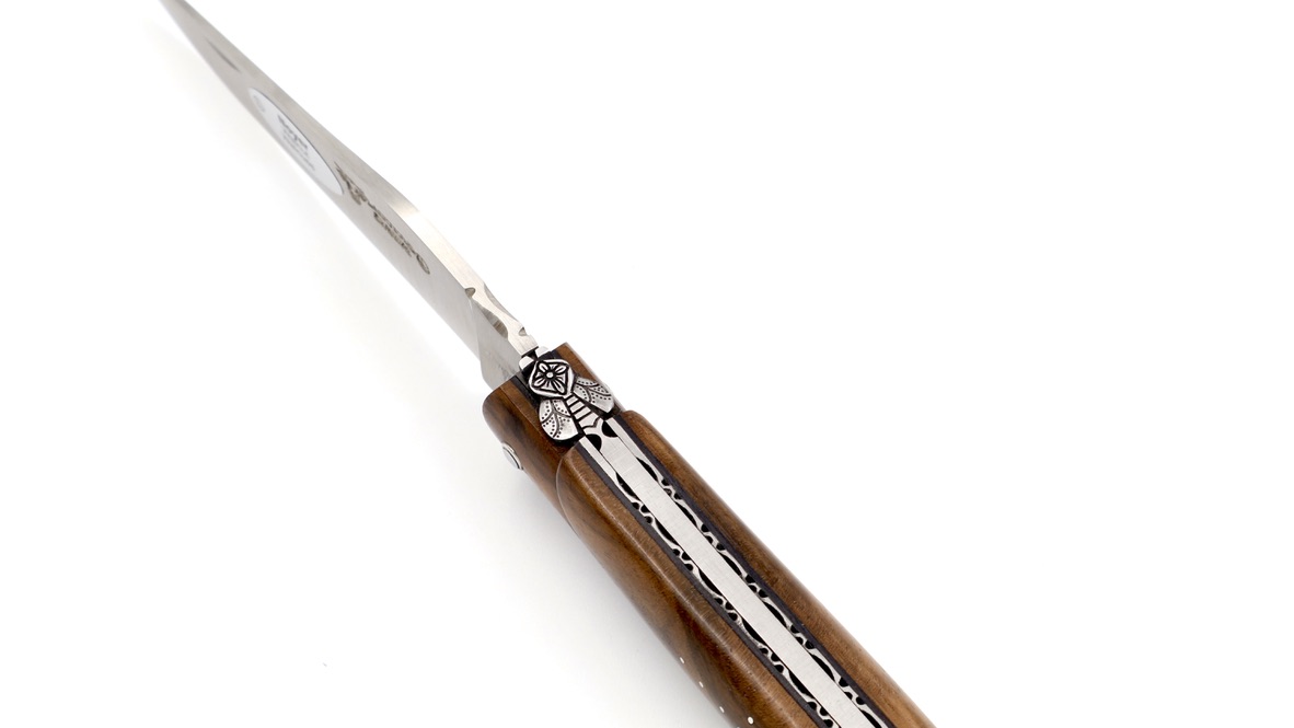 Laguiole en Aubrac walnut burlwood full handle chisled plates 3-D bee 12 cm