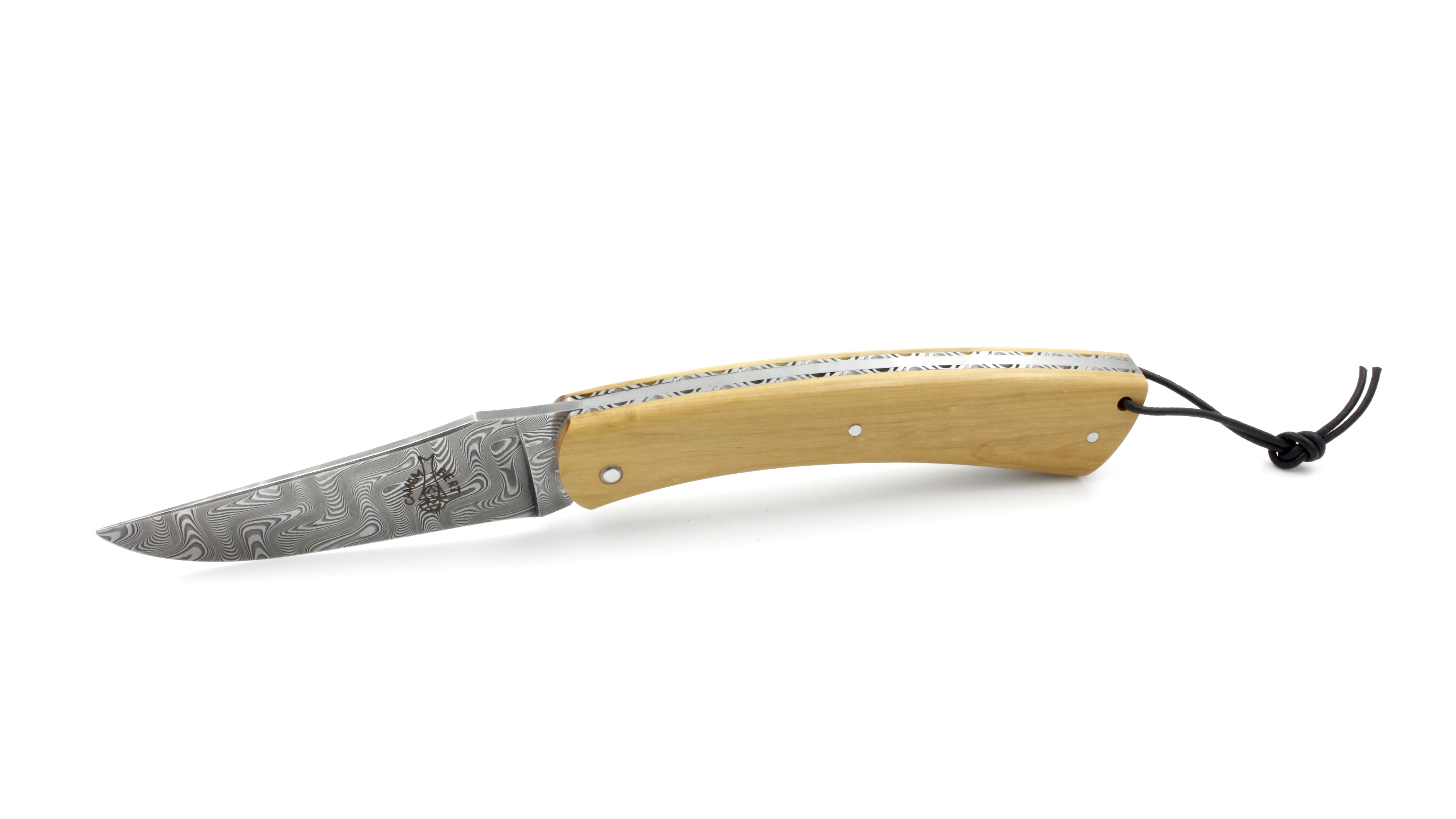 Laguiole en Aubrac CAMEMBERT knife boxwood with guillochage DSC® Carbondamast