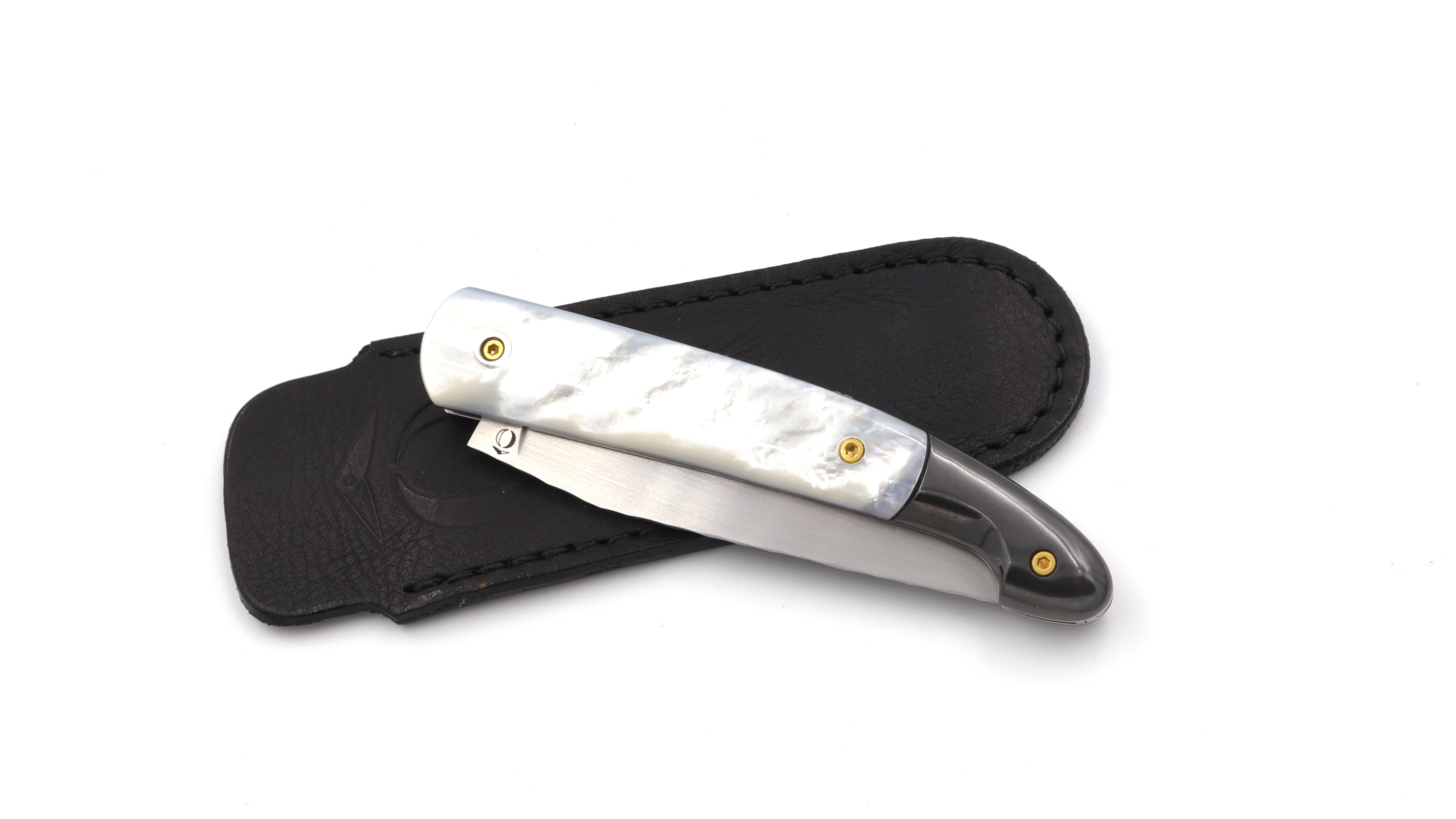 Atelier Odae Le PASSAGER mother of pearl and zirconium