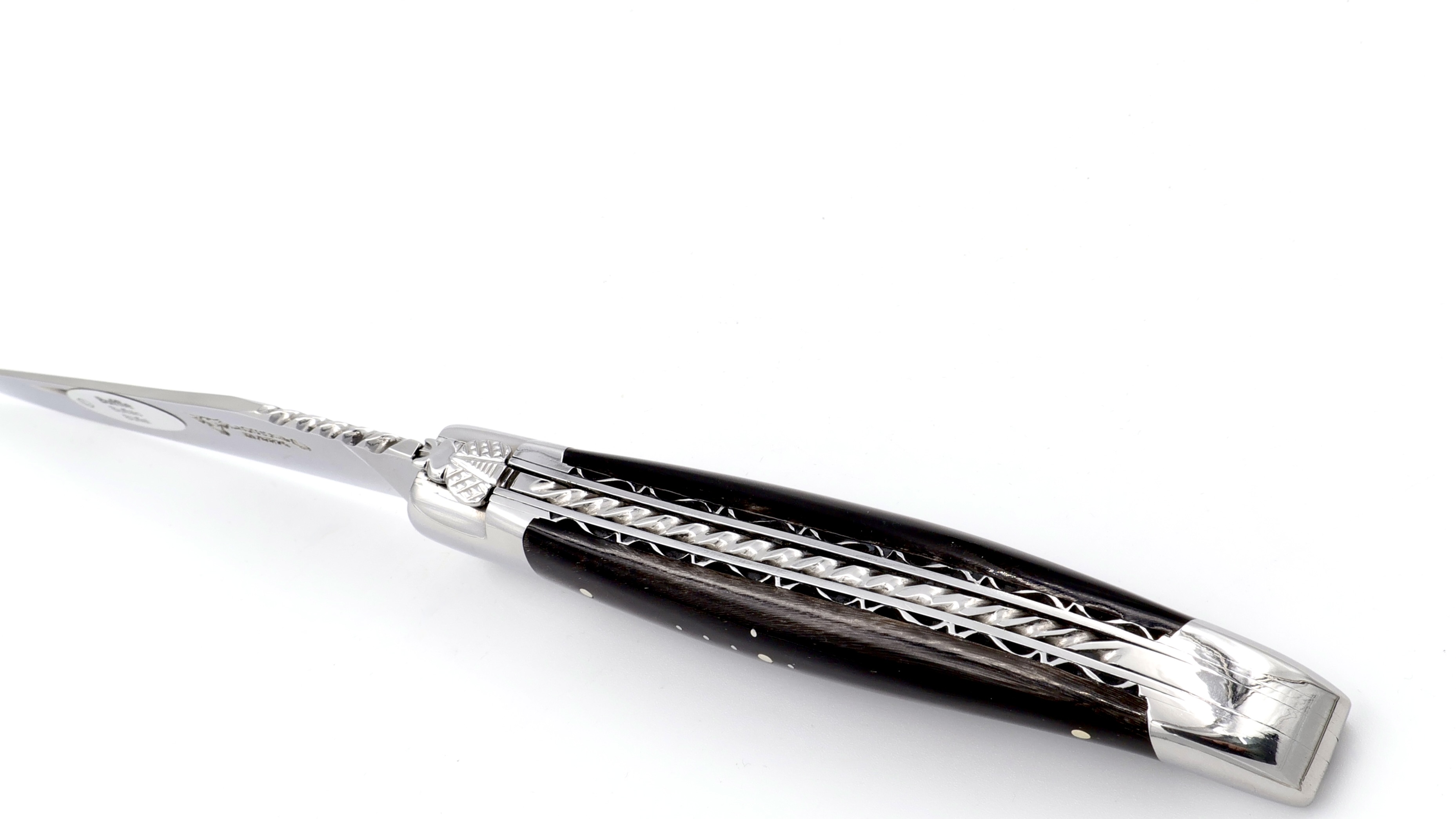 Laguiole en Aubrac double plate knife Spiral spring buffalo horn 12 cm