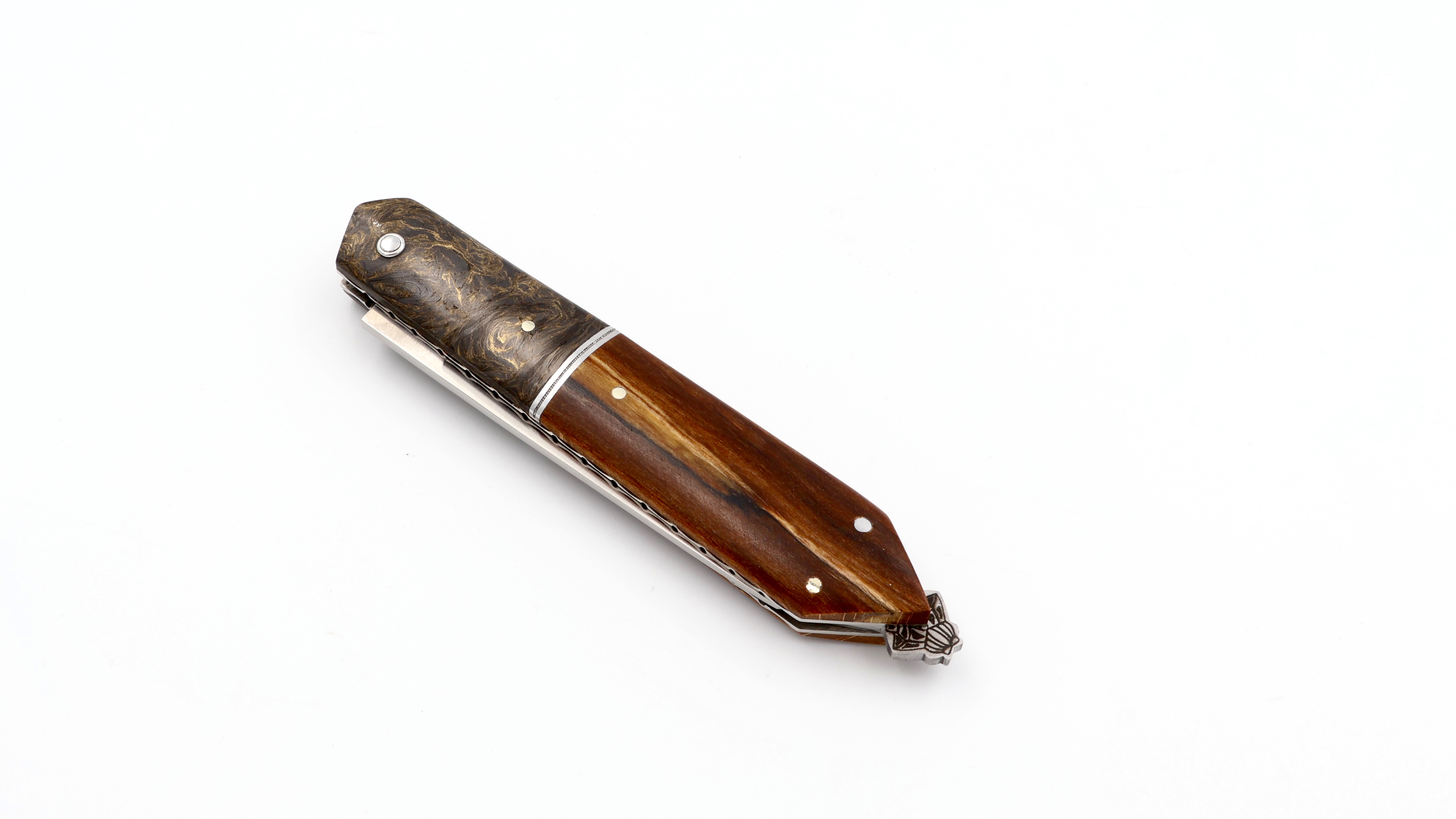 Laguiole en Aubrac BEE BACK unique piece carbonfiber and Aubrac wood 