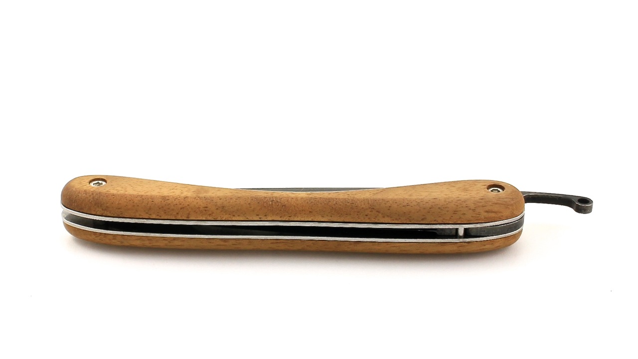 ICIWalnuss-2 Laguiole en Aubrac ICI walnut