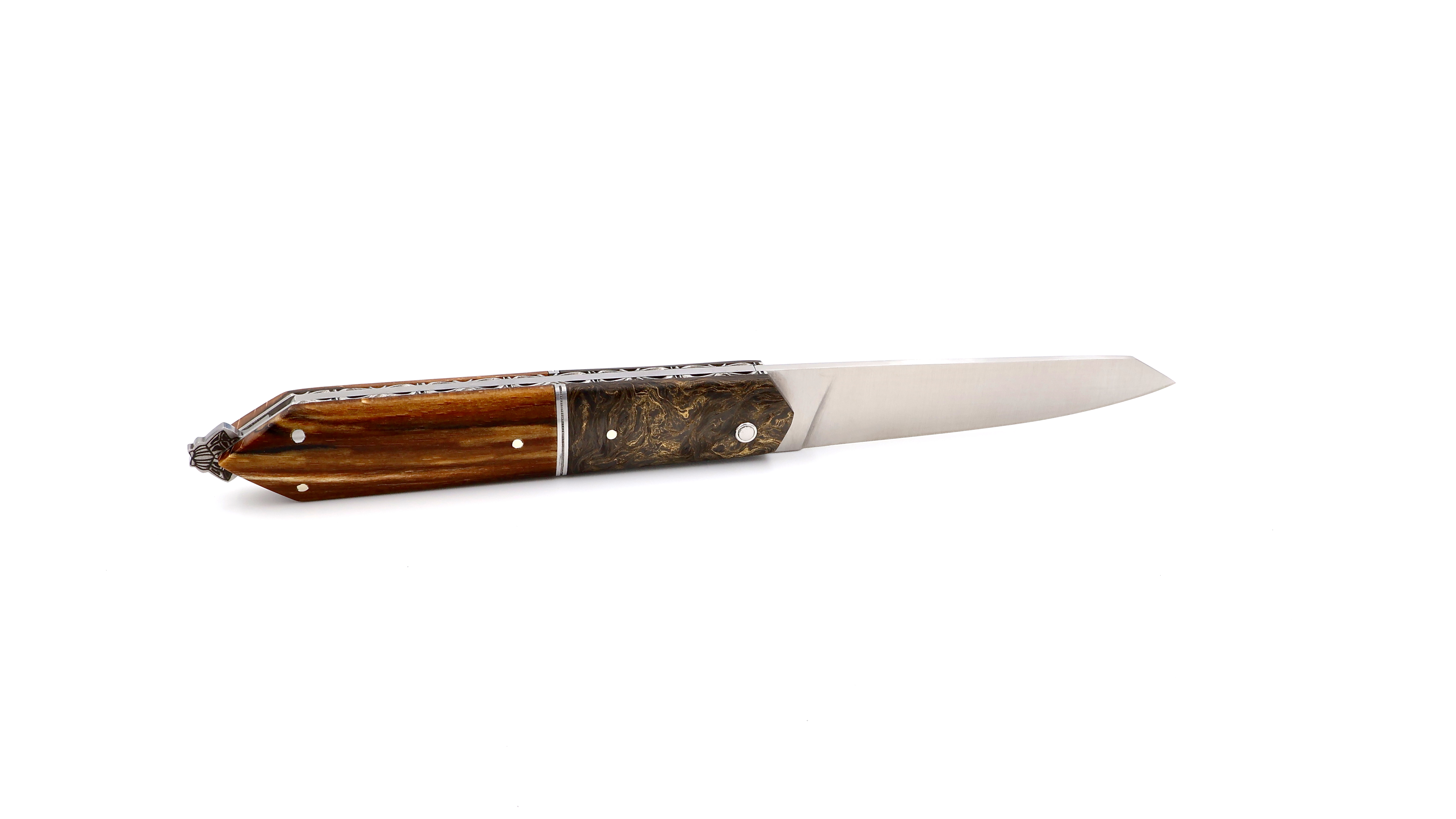 Laguiole en Aubrac BEE BACK unique piece carbonfiber and Aubrac wood 