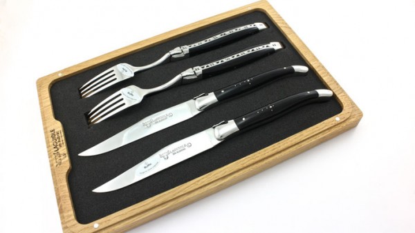 Laguiole en Aubrac Laguiole cutlery buffalo horn 2 knives and 2 forks